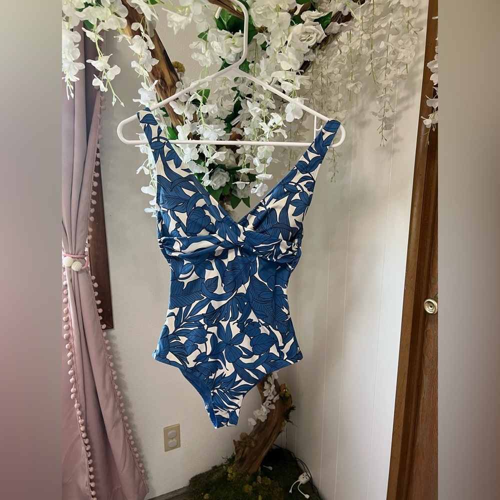 Sea Level Australia Blue and White Leaf Print One Piece Swimsuit 🇦🇺